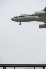 572953