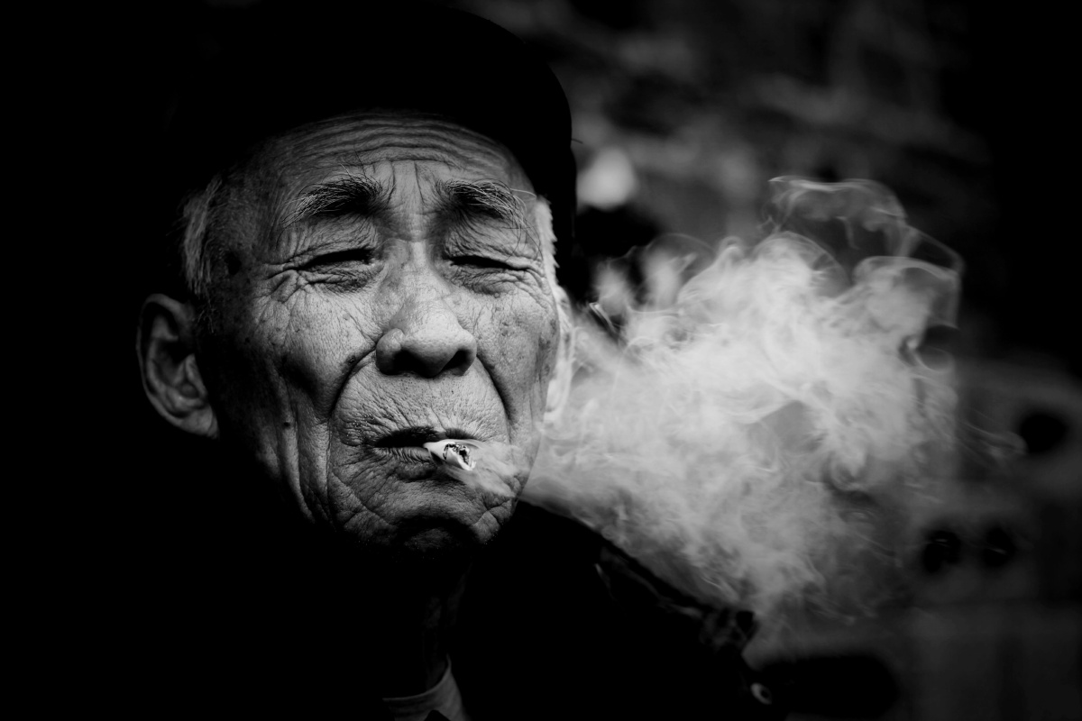 抽的是烟,吐出来的是岁月