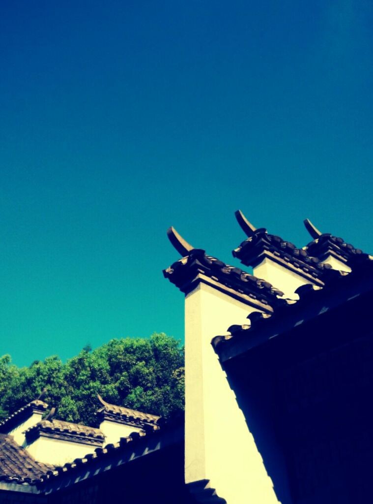 古典式的美丽与天空结合，很融洽