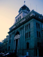 耸立