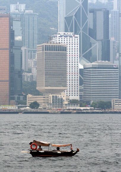 遥望都市<br />
香港维多利亚港