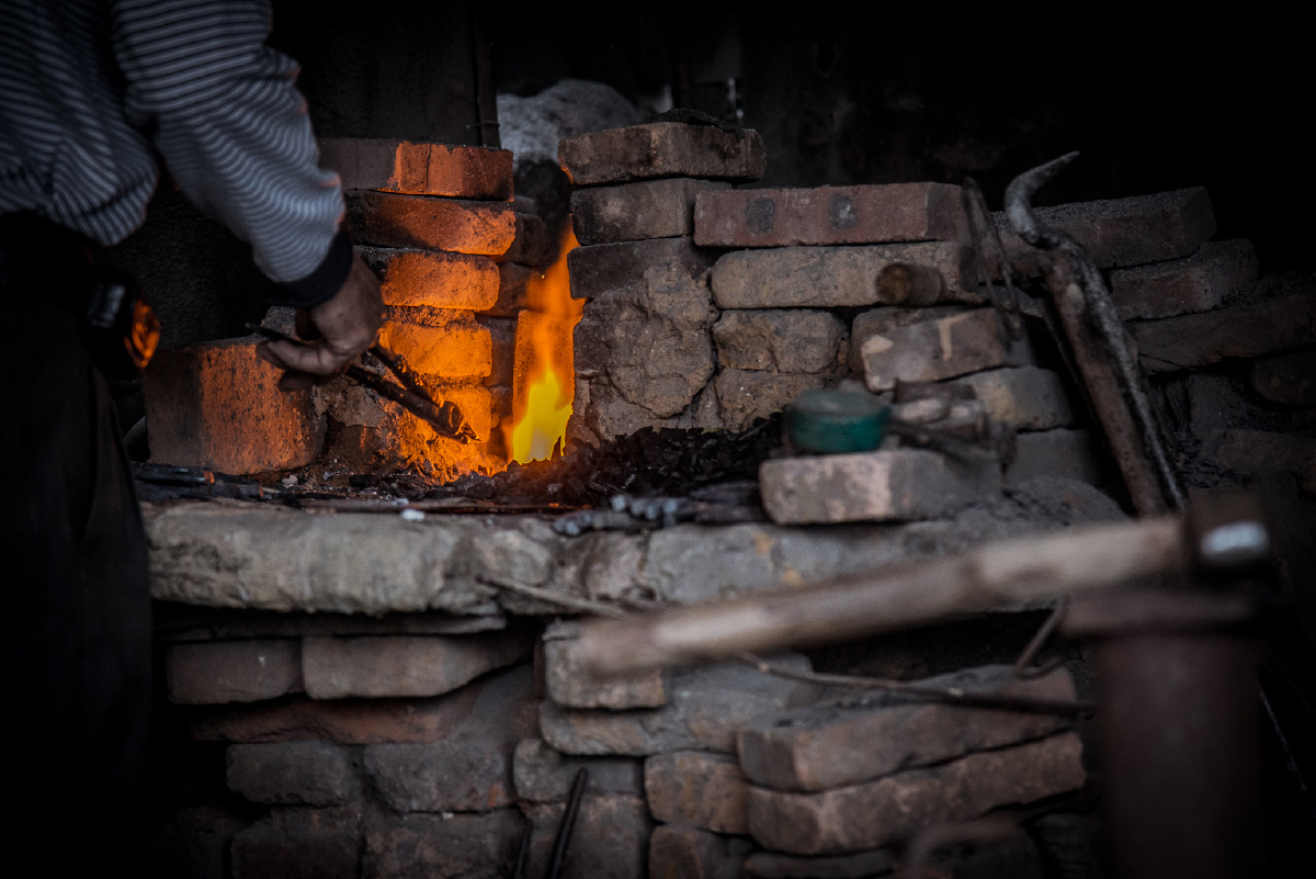 东海镇铁匠铺打铁