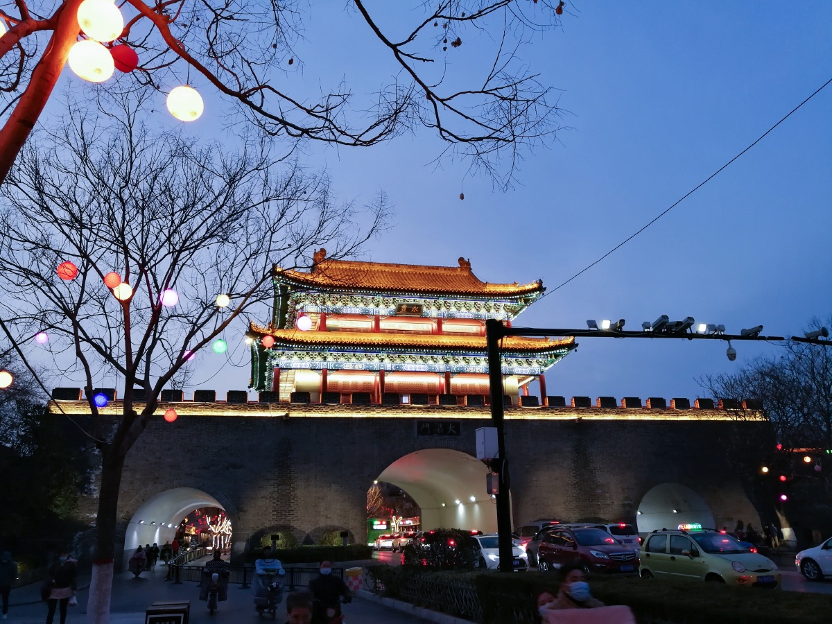 河南省开封市大梁门夜景 - 瑟魔 - 图虫