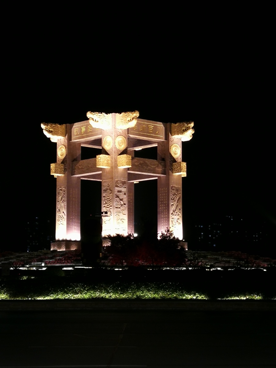 天马广场中心雕塑 - 瑟魔 - 图虫