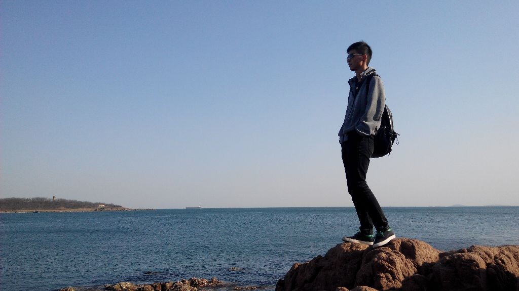 你问我将要去何方，我指着大海的方向