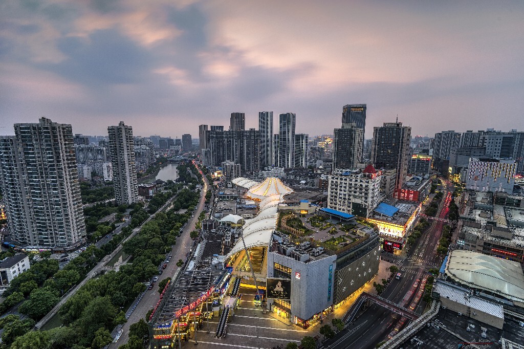 非常不好的一次爬楼体验，而且上去了才发现，实在没有什么好拍的……就当练习滤镜使用了，海大nd64+铂锐gnd，单次曝光