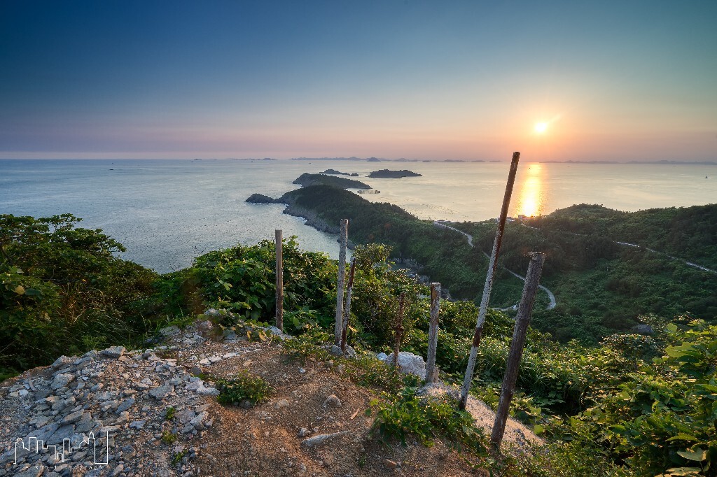 拍完日落拍银河～踏着伸手不见五指的黑暗下山，一个人真是头也不敢多回。。。