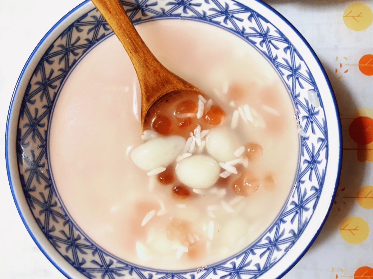 元宵快乐蜜桃酒酿圆子吃一口汤圆愿你生活幸福好运连连