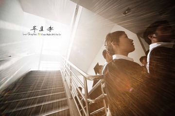 阳光下的女孩
