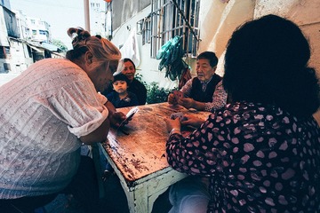 外婆楼下打牌