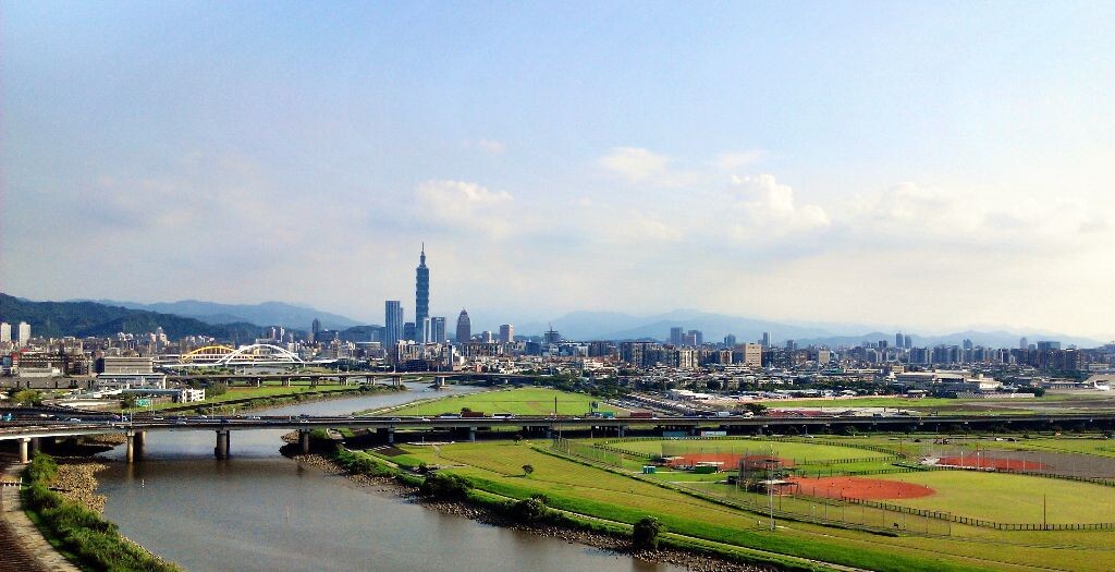 手機:紅米<br />
拍攝App: Pro-HDR<br />
Snapseed後期調整並裁切