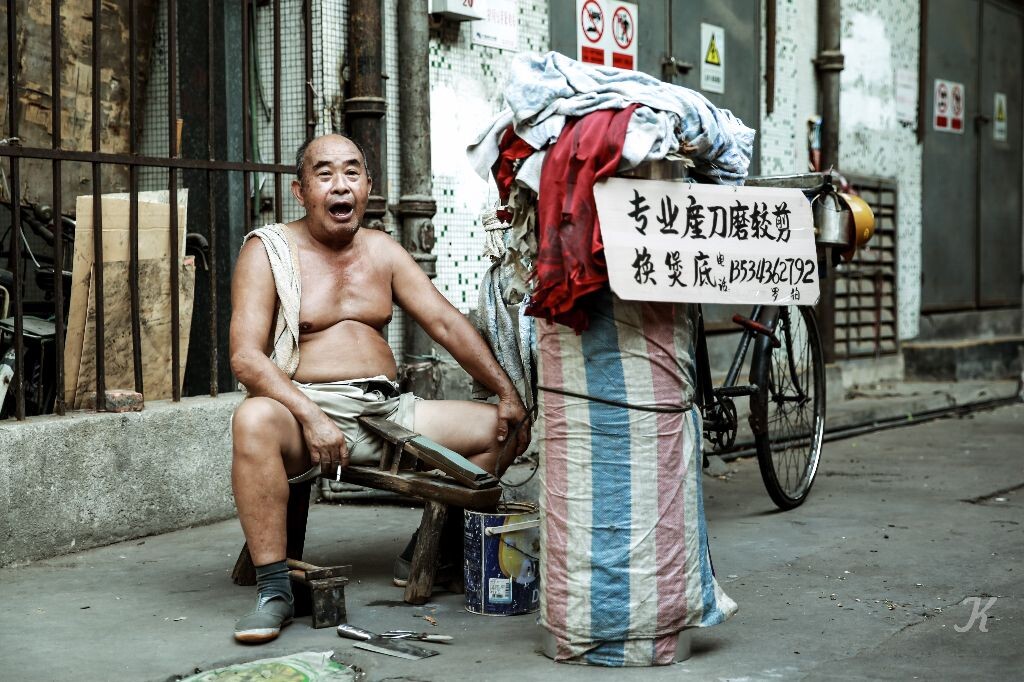 一个叫辉伯的补嚄老人