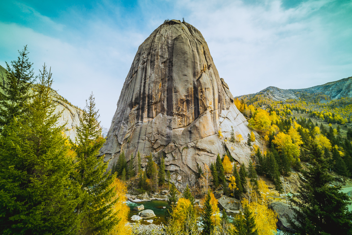 富蕴可可托海神钟山
