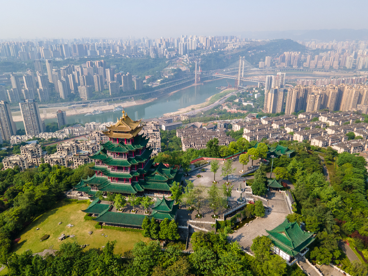 航拍重庆渝北鸿恩寺公园的鸿恩阁