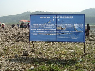 10.尽管政府发出了通告，还是没有完全打消人们的热情。