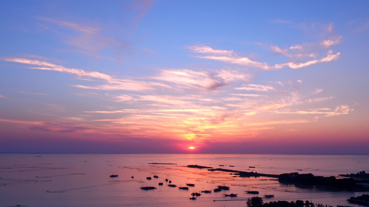 国庆节洪泽湖迎来绚丽晚霞