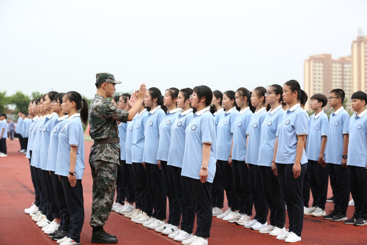 2020年8月21日,高一新生在江苏省洪泽中学参加为期7天的军事夏令营