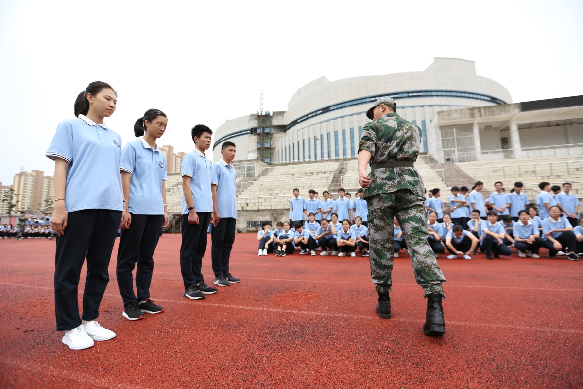 2020年8月21日,高一新生在江苏省洪泽中学参加为期7天的军事夏令营