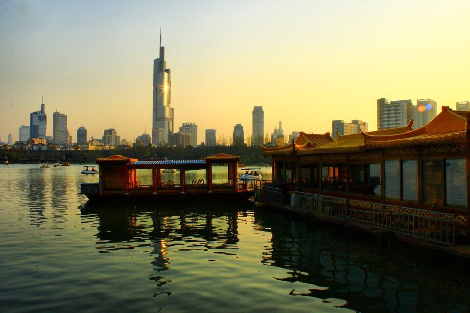 南京玄武湖<br />
求批评求侮辱