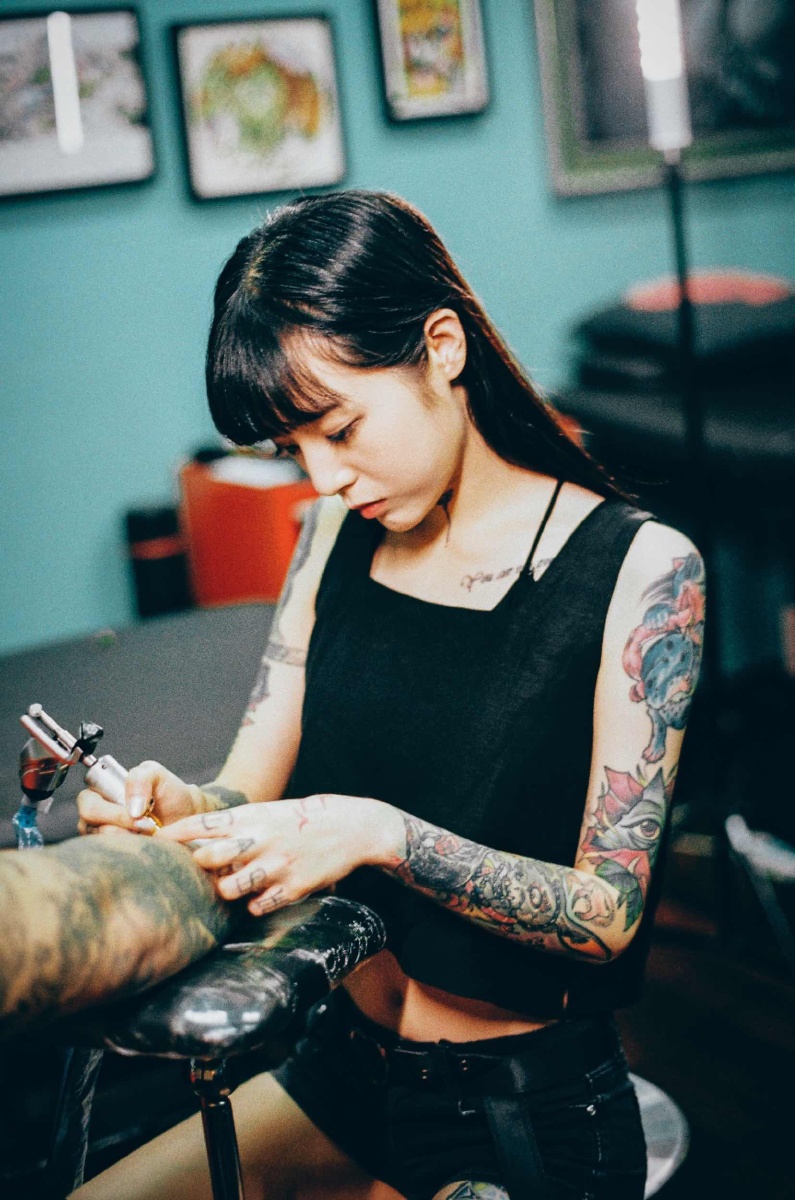 最酷纹身师33的日常工作