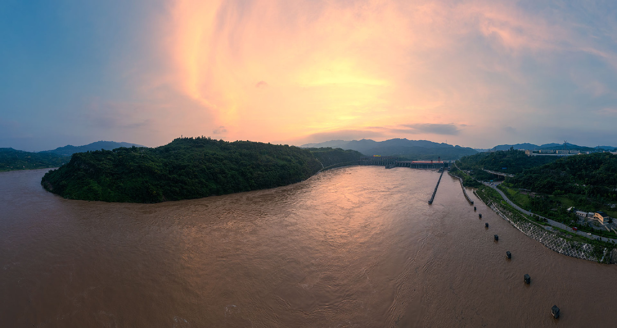 夕阳下的草街电站