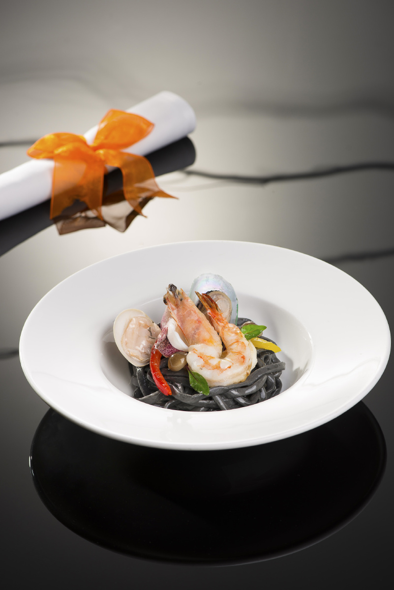 海鲜墨鱼面 - 黄熠hyyiqian - 图虫