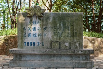 1625183