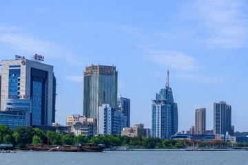 1625123