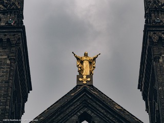 910752