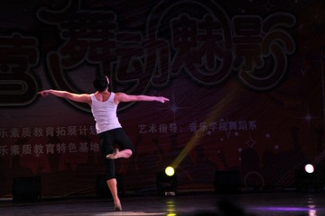 “未来舞蹈家”决赛 杨少昆 20111119 (142)_调整大小.JPG