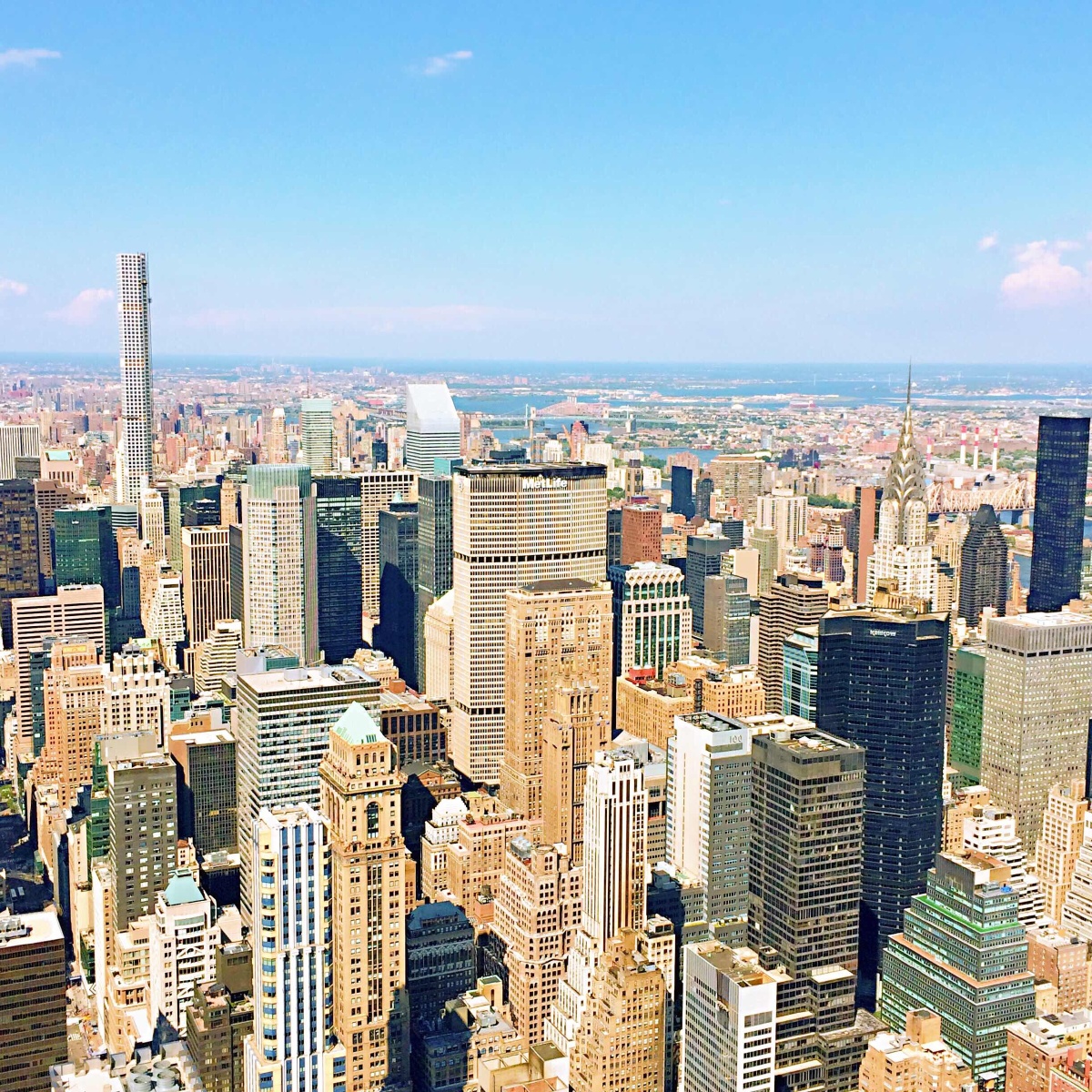美国帝国大厦楼顶俯瞰纽约城