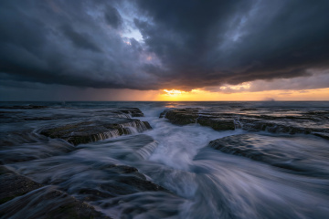 海上风暴后的日出