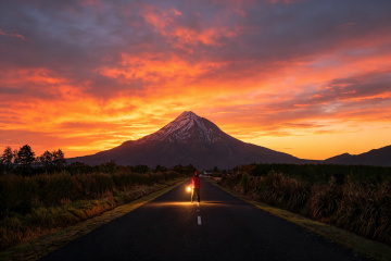 公路的尽头是雪山