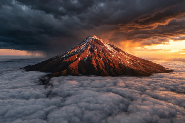 Taranaki云海和暴雨
