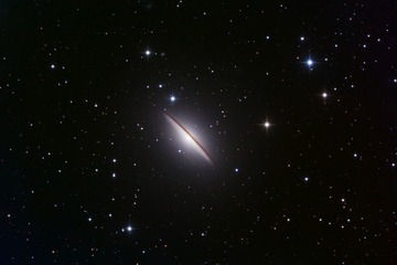 M104 草帽星系
