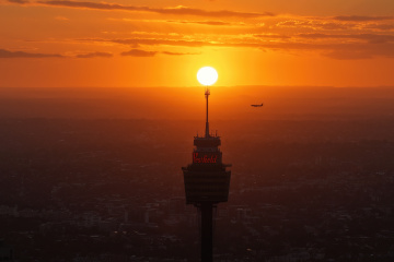 悉尼塔悬日