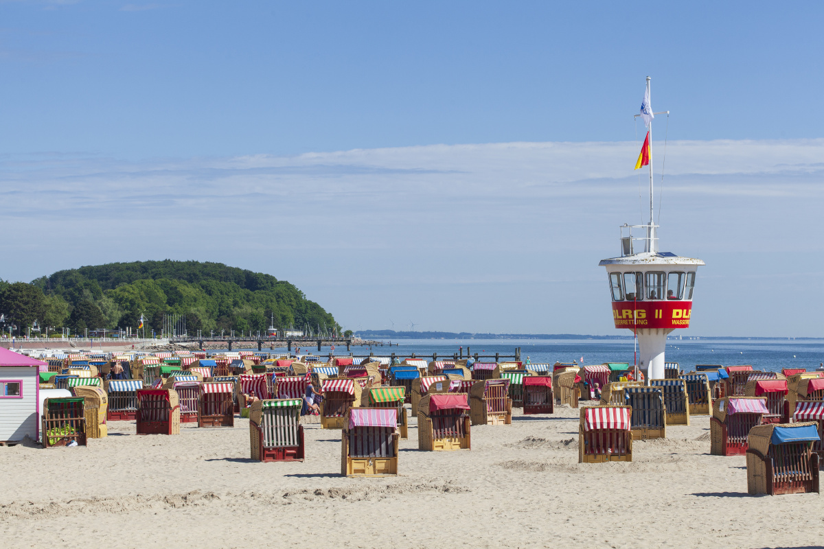在沙面拍淘宝,一路走到在沙面小学门前取景,也刚好是放学