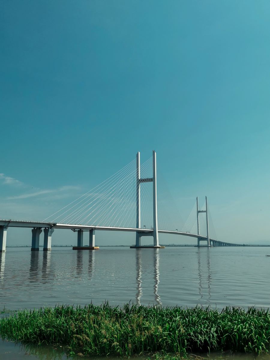 潮汐中的新鸭绿江大桥