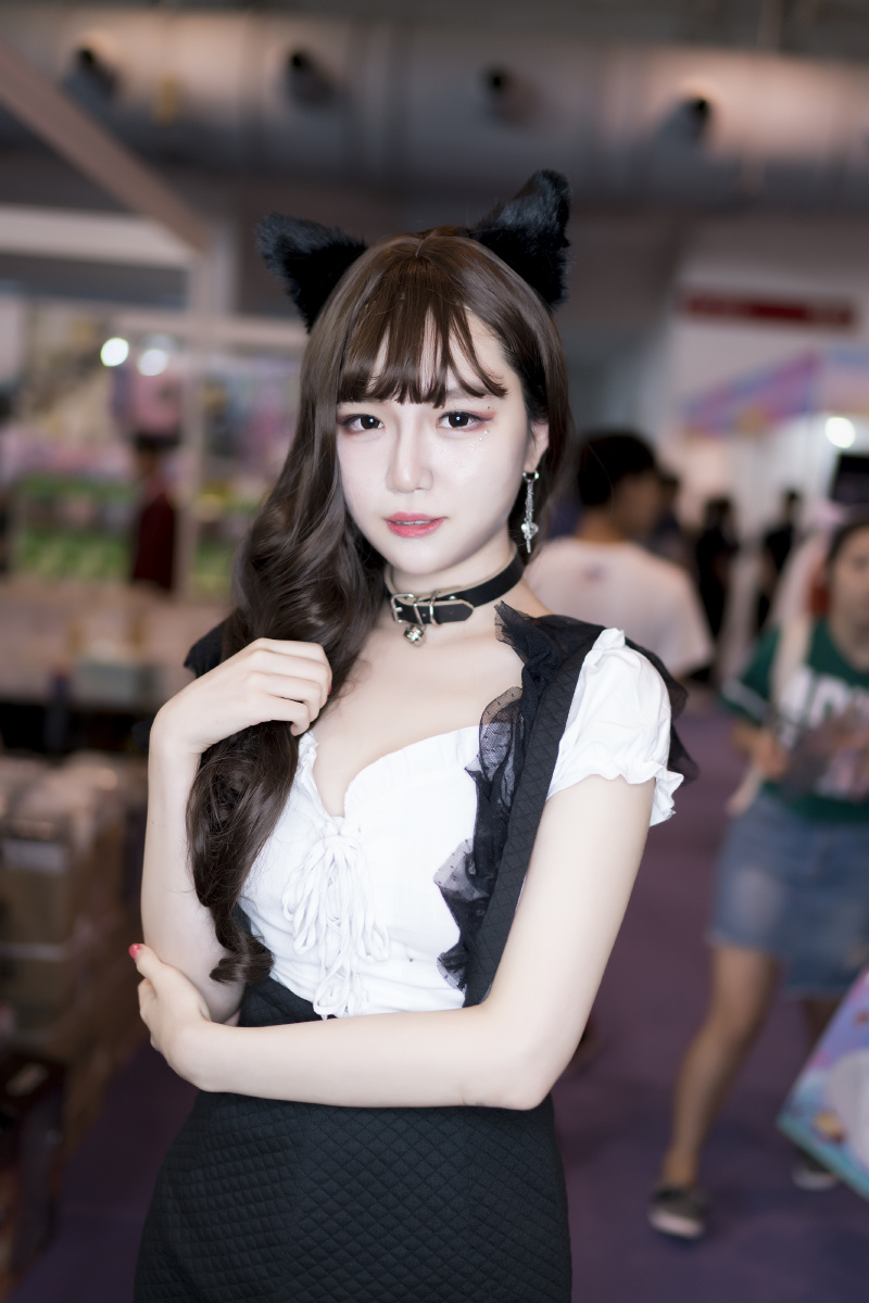 漫展白衣小姐姐