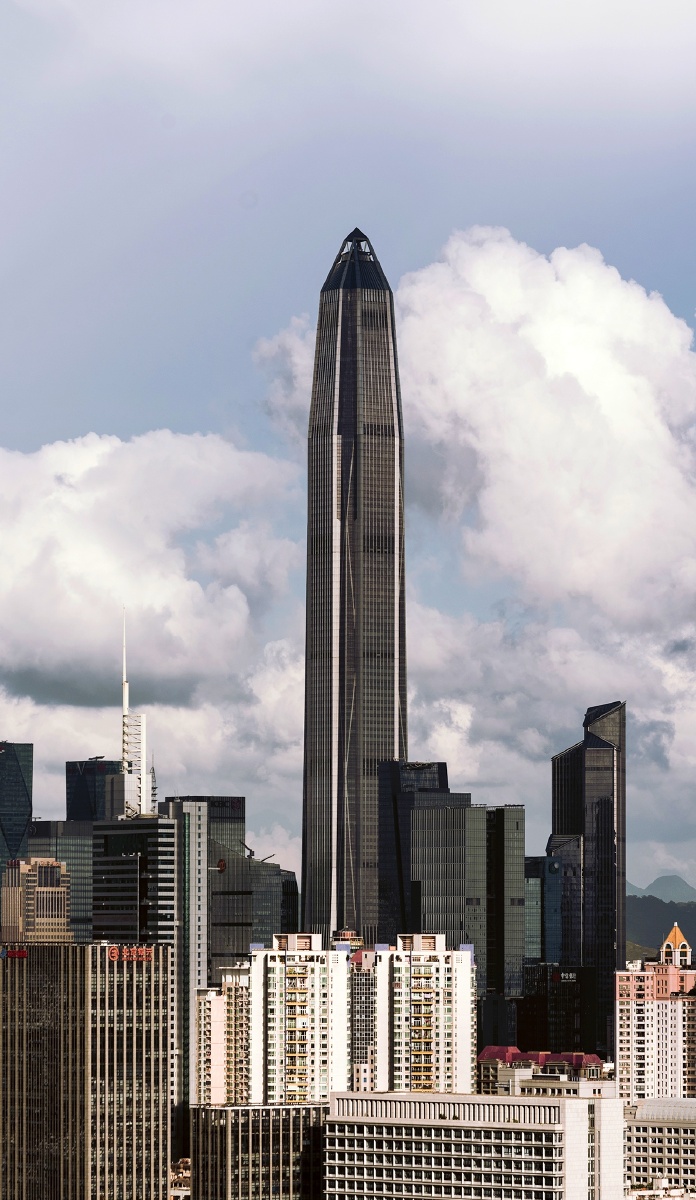 《楼上楼》深圳第一高楼——平安金融中心,高高耸立在深圳高楼群之巅.