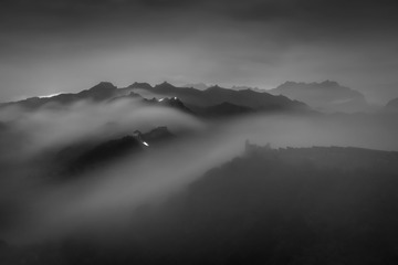 长龙出海