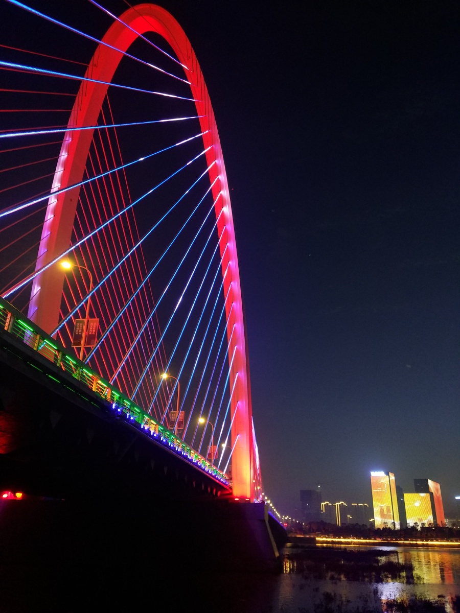 网红彩虹桥做为丝绸之路起点的古城新西安架起一座跨越的新世纪彩虹桥