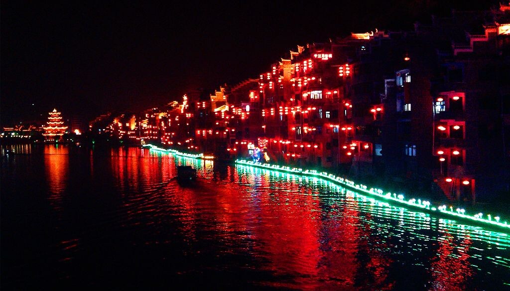 镇远河边