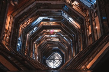 285685