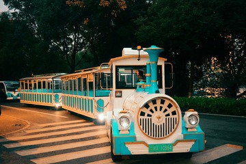 29743
