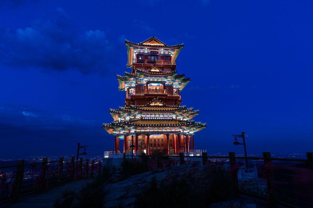 夜幕下的定都阁