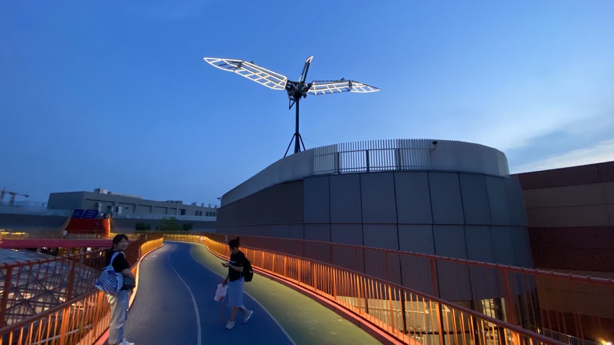 上海嘉定区南翔印象城屋顶跑道夜景