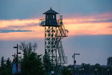 273401