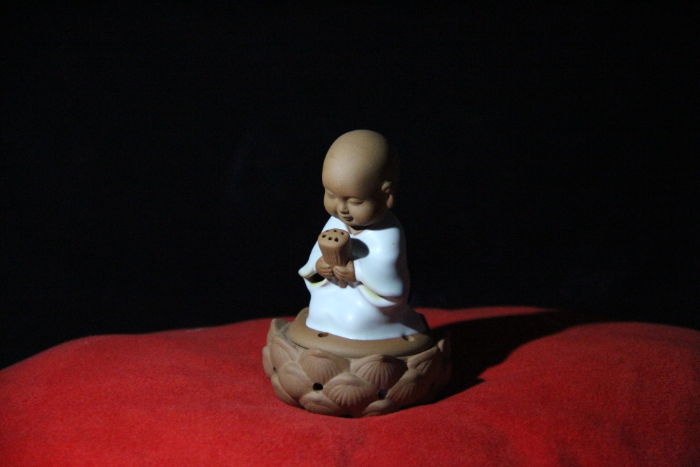 端坐莲台洒然脱俗