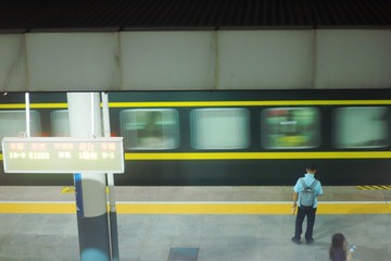 163358